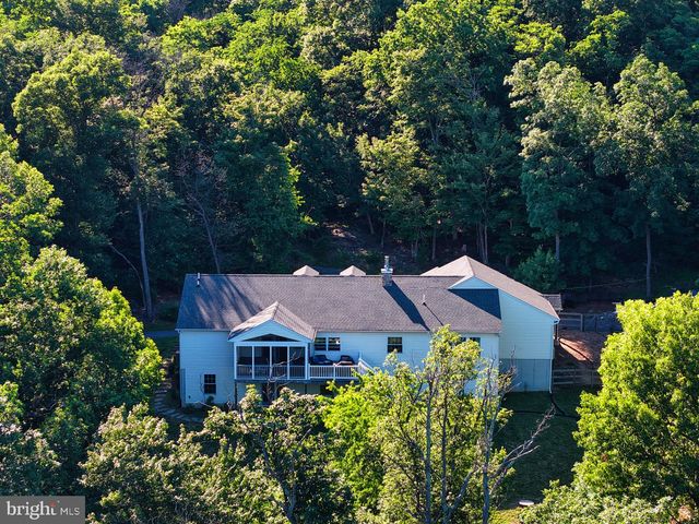 3310 HAWKS HILL LN, Keedysville, MD 21756