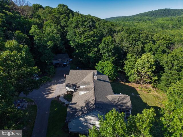 3310 HAWKS HILL LN, Keedysville, MD 21756