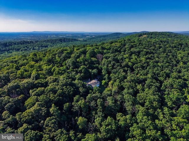 3310 HAWKS HILL LN, Keedysville, MD 21756