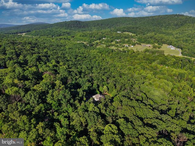 3310 HAWKS HILL LN, Keedysville, MD 21756