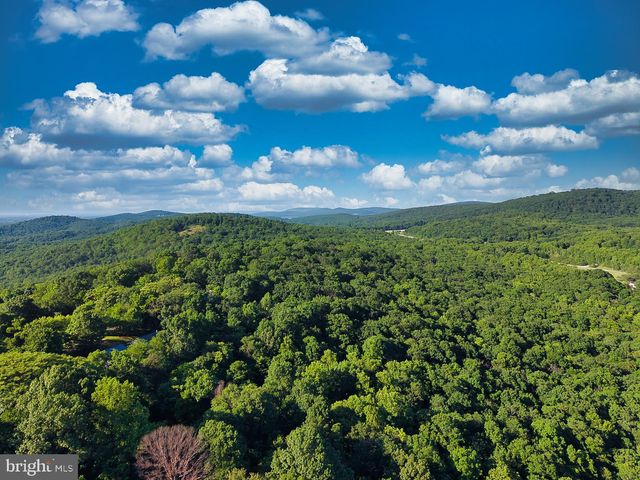 3310 HAWKS HILL LN, Keedysville, MD 21756