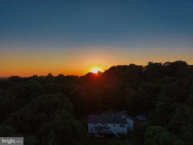 3310 HAWKS HILL LN, Keedysville, MD 21756
