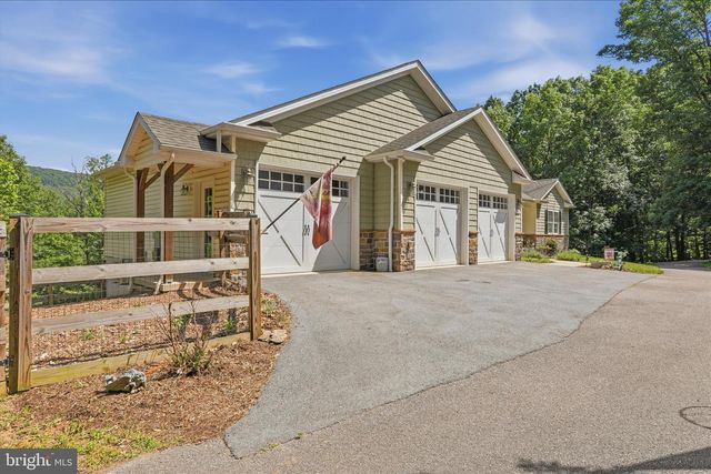 3310 HAWKS HILL LN, Keedysville, MD 21756