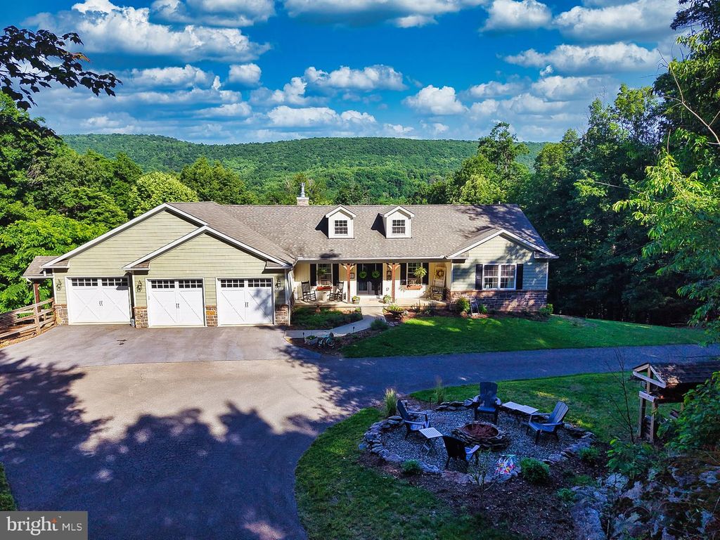 3310 HAWKS HILL LN, Keedysville, MD 21756
