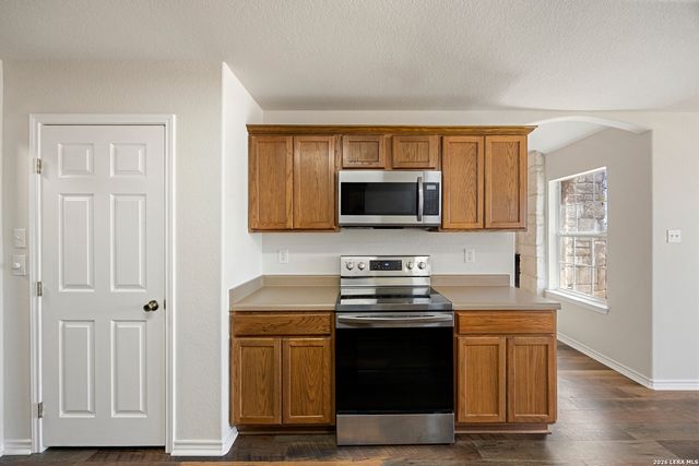 18181 Senior Rd, Von Ormy, TX 78073