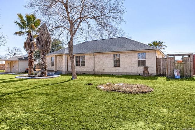 18181 Senior Rd, Von Ormy, TX 78073