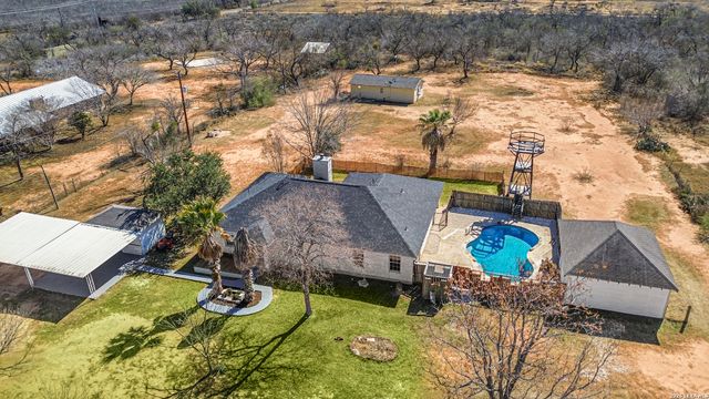 18181 Senior Rd, Von Ormy, TX 78073