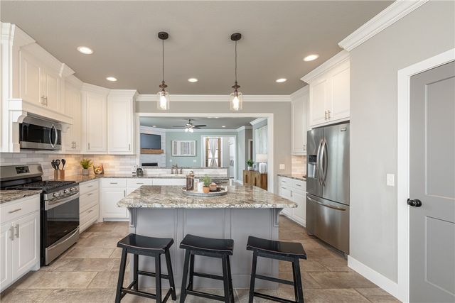 8100 Santa Clara Avenue, Springdale, AR 72762