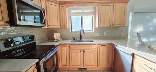 10248 S BUTTERCUP DR, Sandy, UT 84092