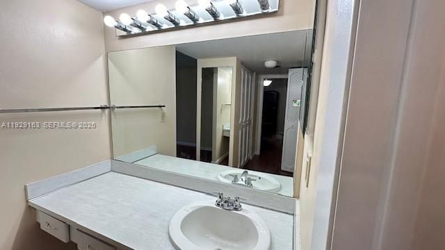 3401 N Country Club Dr 207, Aventura, FL 33180