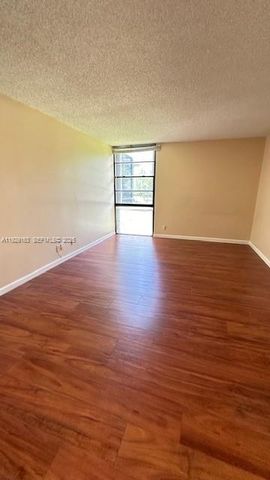 3401 N Country Club Dr 207, Aventura, FL 33180