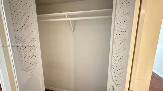 3401 N Country Club Dr 207, Aventura, FL 33180