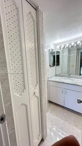 3401 N Country Club Dr 207, Aventura, FL 33180