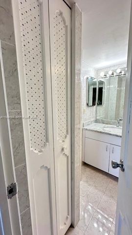 3401 N Country Club Dr 207, Aventura, FL 33180