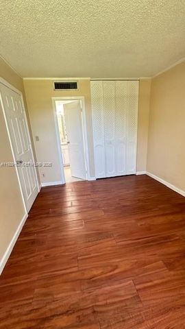 3401 N Country Club Dr 207, Aventura, FL 33180