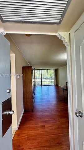 3401 N Country Club Dr 207, Aventura, FL 33180