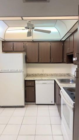 3401 N Country Club Dr 207, Aventura, FL 33180