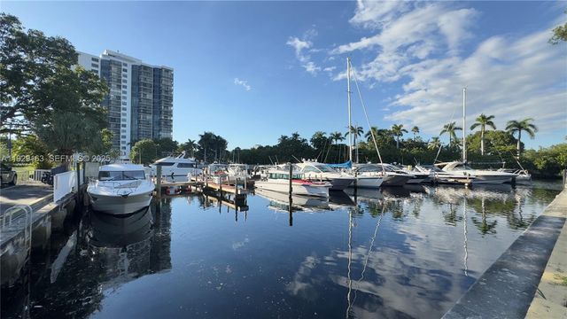 3401 N Country Club Dr 207, Aventura, FL 33180