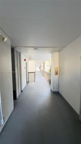 3401 N Country Club Dr 207, Aventura, FL 33180