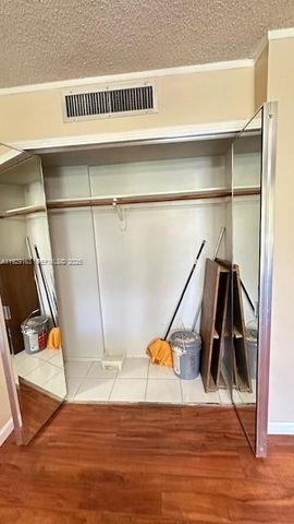 3401 N Country Club Dr 207, Aventura, FL 33180