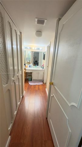 3401 N Country Club Dr 207, Aventura, FL 33180