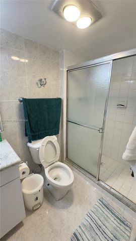 3401 N Country Club Dr 207, Aventura, FL 33180