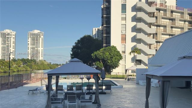 3401 N Country Club Dr 207, Aventura, FL 33180