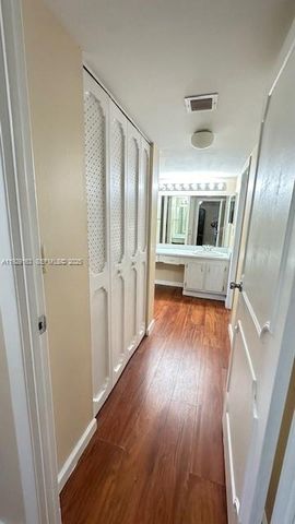 3401 N Country Club Dr 207, Aventura, FL 33180