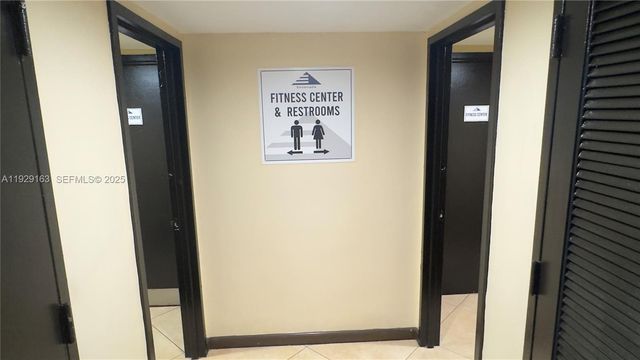 3401 N Country Club Dr 207, Aventura, FL 33180