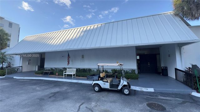 3401 N Country Club Dr 207, Aventura, FL 33180