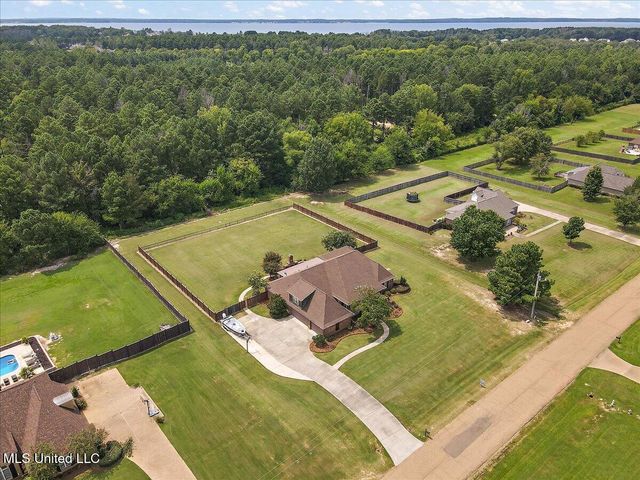 216 Meadowlands Drive, Brandon, MS 39047