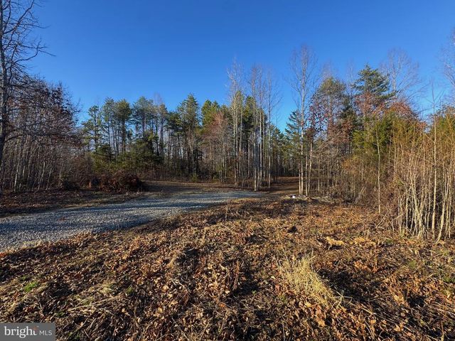 541 EQUESTRIAN LANDING TRL, Bumpass, VA 23024