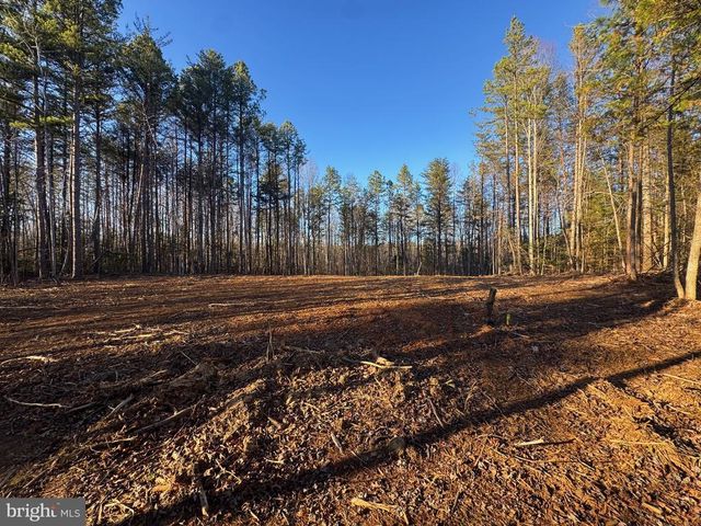 541 EQUESTRIAN LANDING TRL, Bumpass, VA 23024