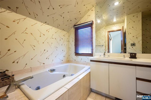 17 Village Way 7, Vernon, NJ 07462