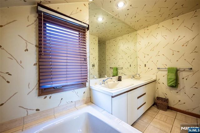 17 Village Way 7, Vernon, NJ 07462