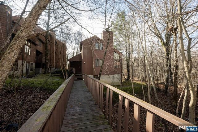 17 Village Way 7, Vernon, NJ 07462