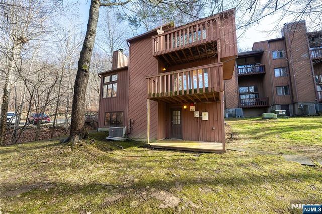 17 Village Way 7, Vernon, NJ 07462