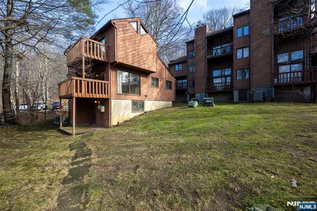 17 Village Way 7, Vernon, NJ 07462