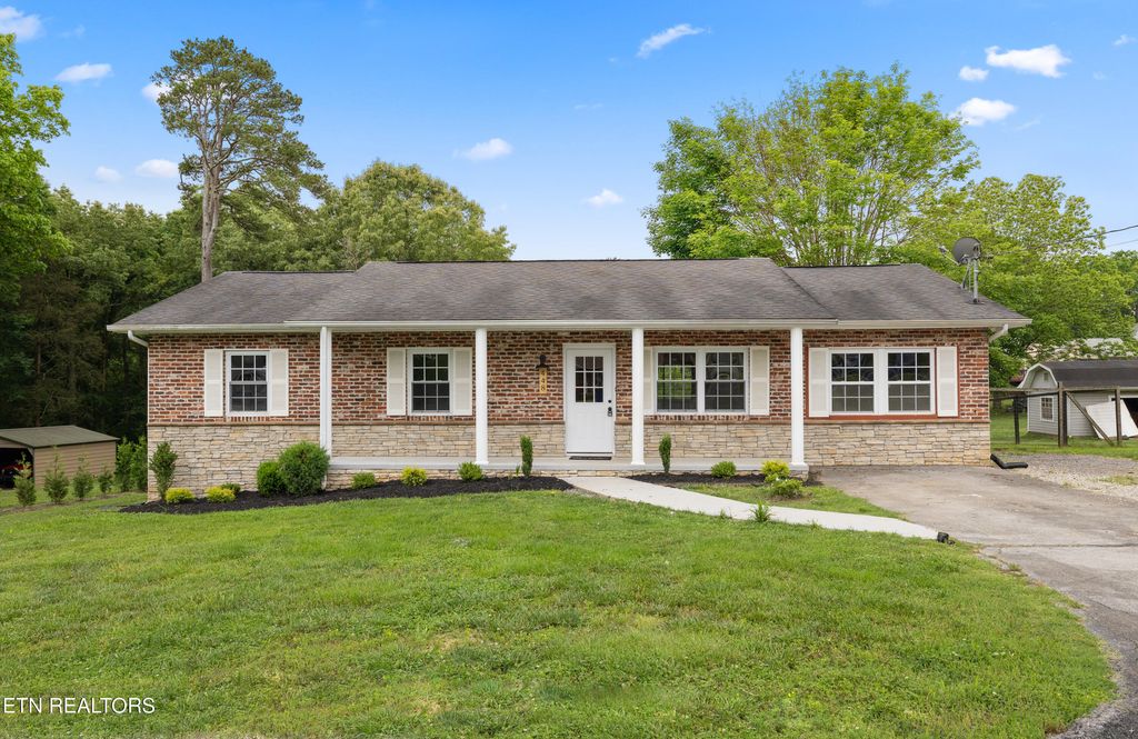 448 Linder Lane, Lenoir City, TN 37772