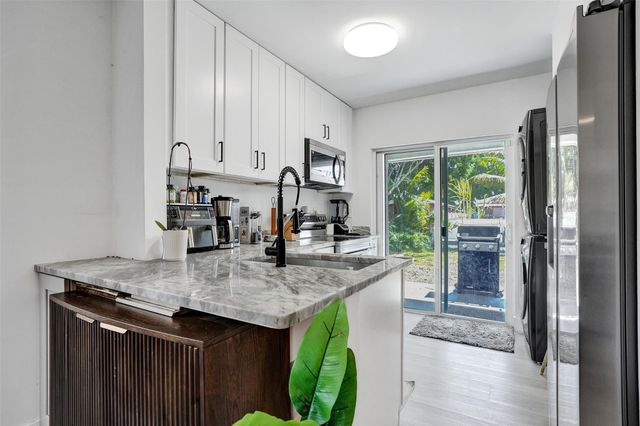 1590 NW 7th Lane, Pompano Beach, FL 33060