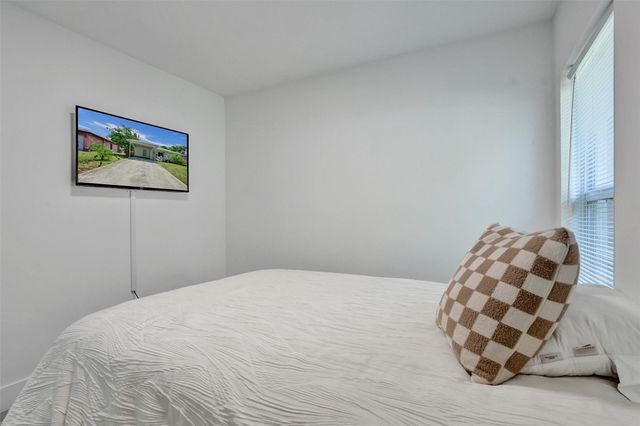 1590 NW 7th Lane, Pompano Beach, FL 33060