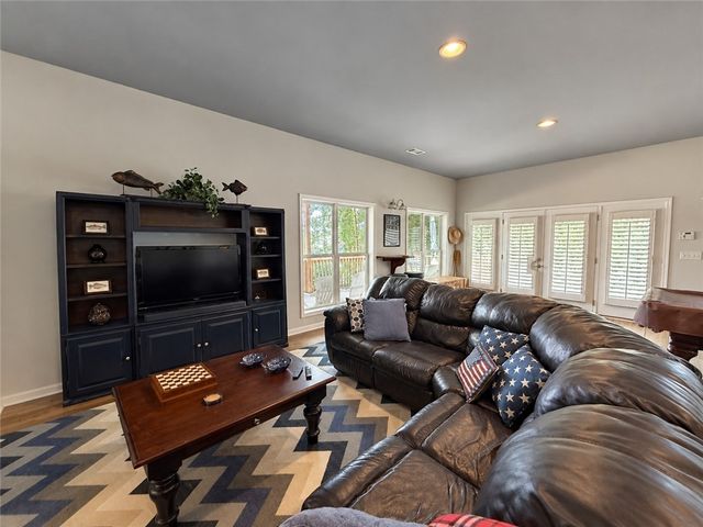 669 Shorewood Circle, Toccoa, GA 30577