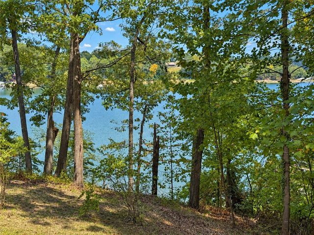 669 Shorewood Circle, Toccoa, GA 30577