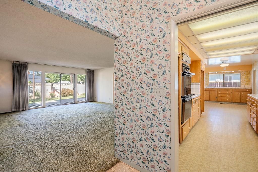 Image 10 of property listing at 822 W Princeton Avenue, Fresno, CA 93705