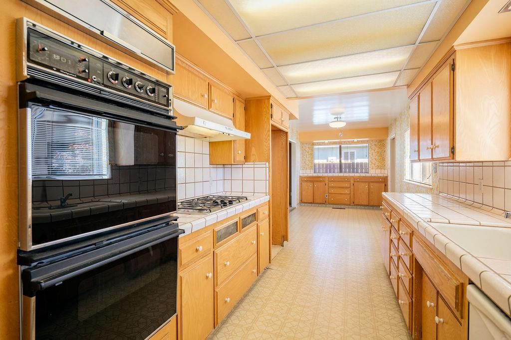 Image 11 of property listing at 822 W Princeton Avenue, Fresno, CA 93705