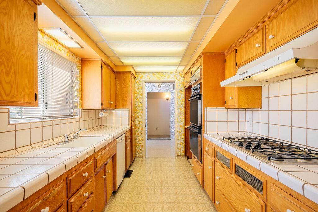 Image 13 of property listing at 822 W Princeton Avenue, Fresno, CA 93705