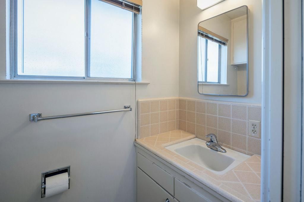 Image 19 of property listing at 822 W Princeton Avenue, Fresno, CA 93705