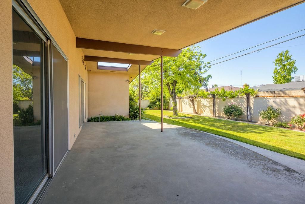 Image 40 of property listing at 822 W Princeton Avenue, Fresno, CA 93705
