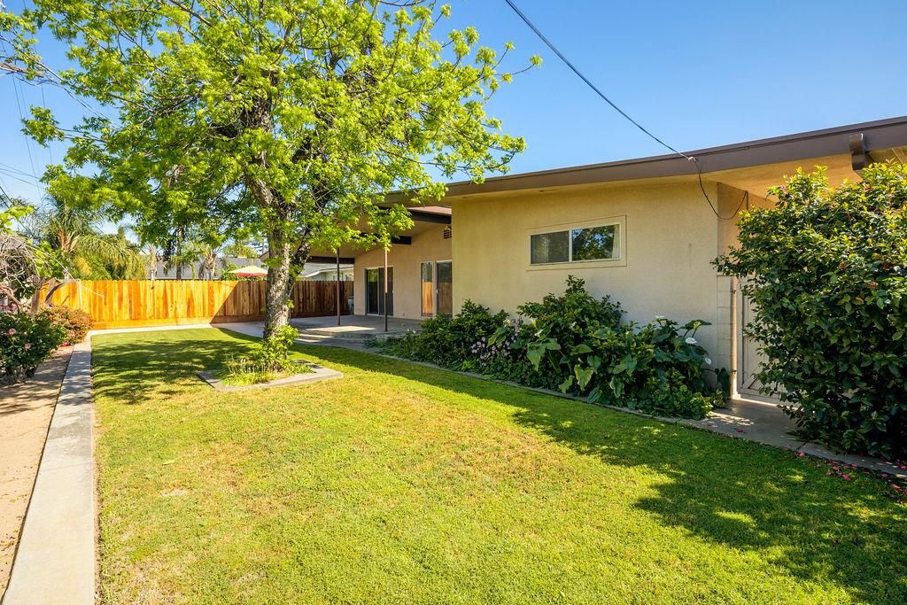 Image 42 of property listing at 822 W Princeton Avenue, Fresno, CA 93705