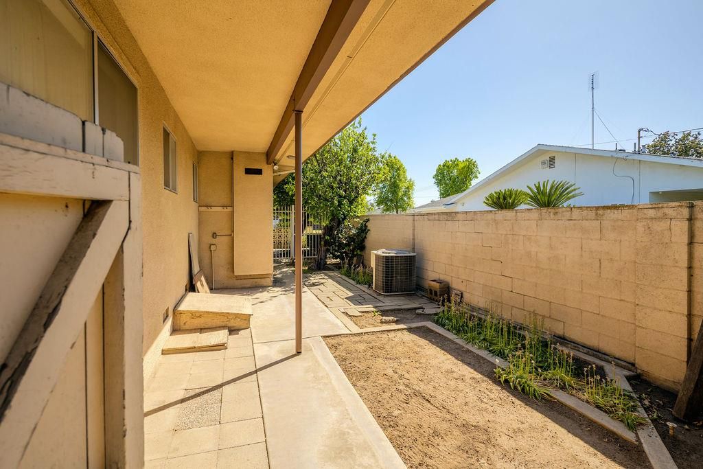 Image 45 of property listing at 822 W Princeton Avenue, Fresno, CA 93705